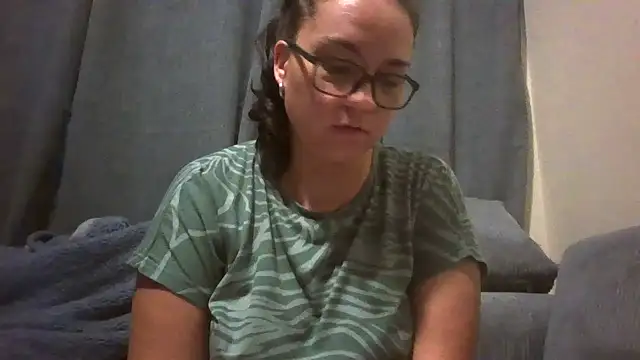 Snapshot of lilMissMarli chatting on April 1, 4:35 am lilMissMarli online show from April 1, 4:35 am