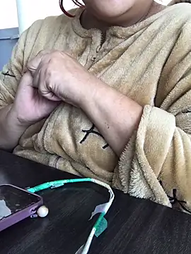 Snapshot of Evil_kitty6 chatting on November 11, 4:07 pm Evil kitty6 online show from November 11, 4:07 pm