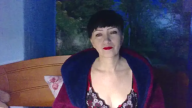 Snapshot of IffetLove42 chatting on February 6, 8:01 pm IffetLove42 online show from February 6, 8:01 pm