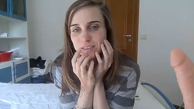 Snapshot of SinnEmily chatting on March 23, 9:46 am SinnEmily online show from March 23, 9:46 am