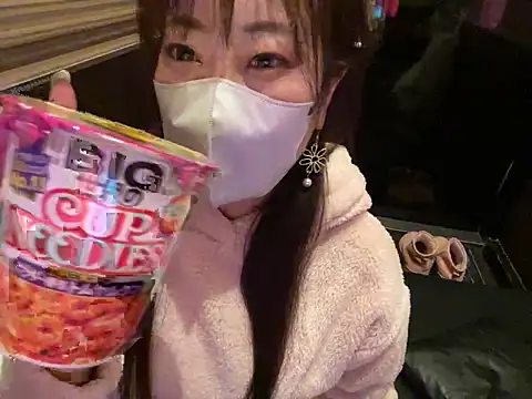 hitomi desu online show from November 26, 2:18 pm