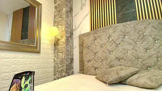 Salome cruxx online show from January 10, 11:45 am