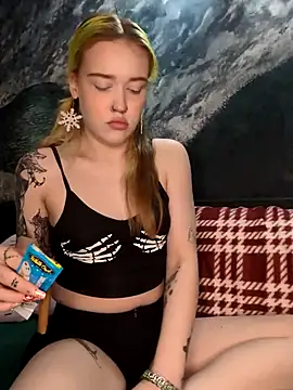 mattiethebaddieee online show from December 17, 10:49 pm