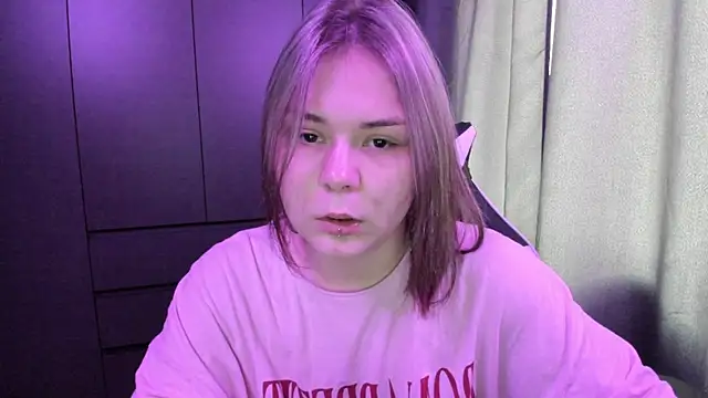 Snapshot of sophia_lix chatting on December 3, 8:00 am sophia lix online show from December 3, 8:00 am