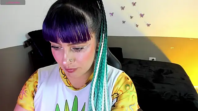 Snapshot of Monserrat_Cute_ chatting on January 17, 11:30 pm Monserrat Cute online show from January 17, 11:30 pm