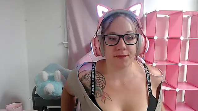 Snapshot of VixxyKitt3n chatting on October 27, 5:22 am VixxyKitt3n online show from October 27, 5:22 am