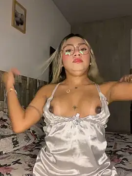 Snapshot of Vicky-Nova chatting on October 29, 3:09 am Vicky-Nova online show from October 29, 3:09 am