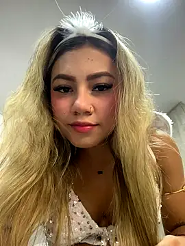 Snapshot of Vicky-Nova chatting on October 31, 10:33 pm Vicky-Nova online show from October 31, 10:33 pm