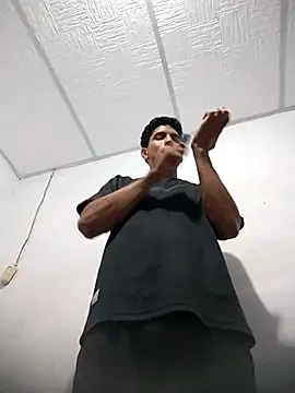 Alex Sweeting online show from November 25, 6:13 am