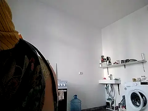 Snapshot of Anneta280671 chatting on December 14, 9:14 am Anneta280671 online show from December 14, 9:14 am