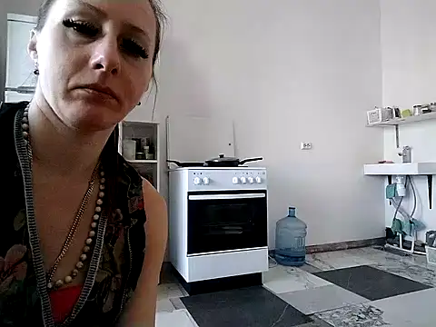 Snapshot of Anneta280671 chatting on June 23, 8:12 am Anneta280671 online show from June 23, 8:12 am