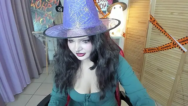 Snapshot of babyyullii chatting on October 28, 8:51 am babyyullii online show from October 28, 8:51 am