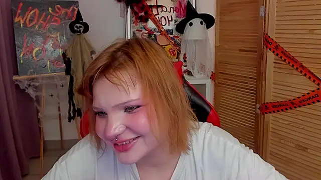 Snapshot of babyyullii chatting on October 29, 8:38 am babyyullii online show from October 29, 8:38 am