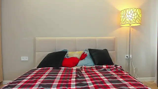 babyyullii online show from May 7, 1:44 am