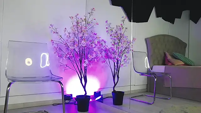 NattyMoonx online show from March 31, 9:43 am