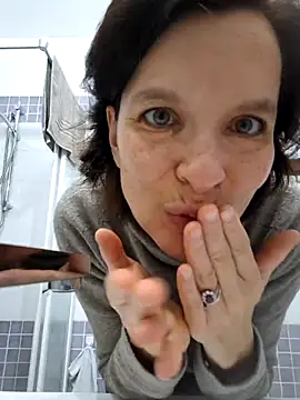 Piediniecollant online show from December 20, 6:20 am