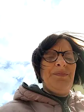 Piediniecollant online show from April 1, 10:27 am