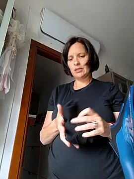 Piediniecollant online show from May 13, 1:30 pm