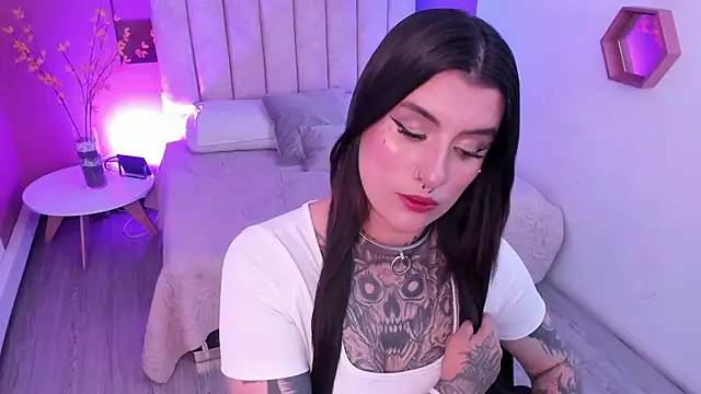 Snapshot of mia_jagger chatting on February 6, 8:12 pm mia jagger online show from February 6, 8:12 pm