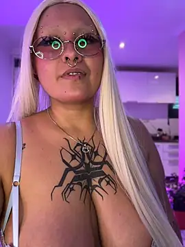 pinkbaddie777 online show from May 6, 2:40 am