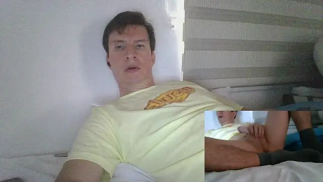 Snapshot of carliesexyman chatting on October 27, 6:01 pm carliesexyman online show from October 27, 6:01 pm