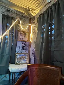 Snapshot of _bitesizedbabe chatting on March 10, 9:47 am bitesizedbabe online show from March 10, 9:47 am