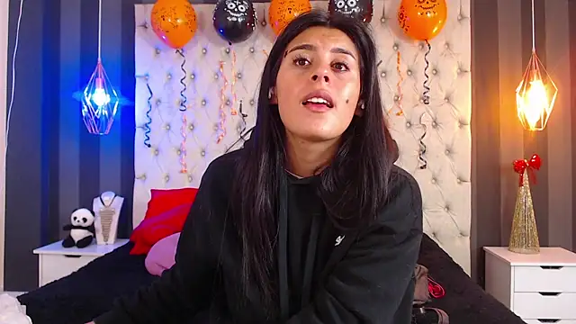 Snapshot of Camile_Petite chatting on October 29, 7:26 pm Camile Petite online show from October 29, 7:26 pm