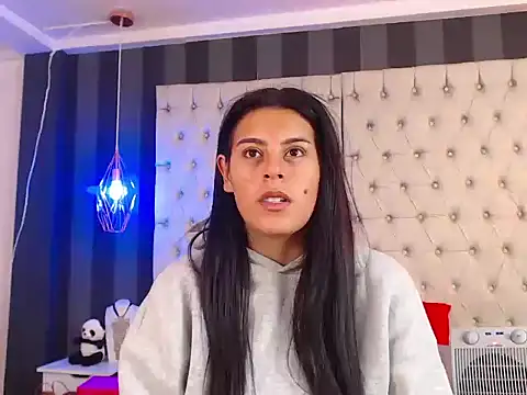 Snapshot of Camile_Petite chatting on November 1, 7:27 pm Camile Petite online show from November 1, 7:27 pm