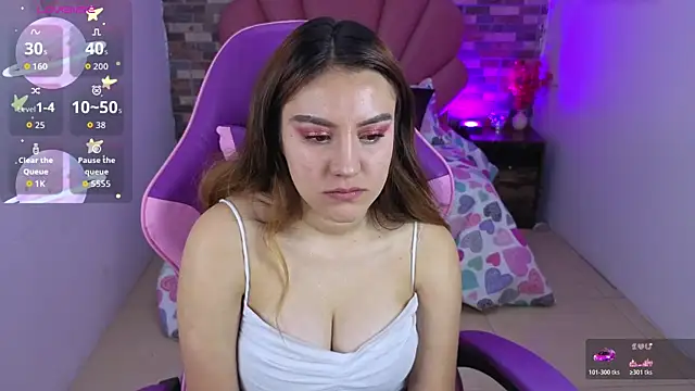 Snapshot of Adrimaretti chatting on October 31, 1:56 pm Adrimaretti online show from October 31, 1:56 pm