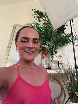 Snapshot of SiennaRosse chatting on June 20, 4:21 pm SiennaRosse online show from June 20, 4:21 pm