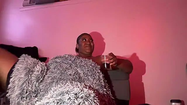 Snapshot of Thickumssss chatting on November 2, 3:53 am Thickumssss online show from November 2, 3:53 am