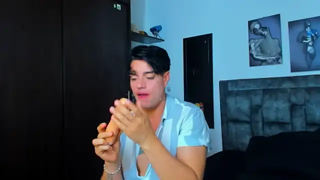 Snapshot of dante_hottx chatting on December 17, 4:29 am dante hottx online show from December 17, 4:29 am