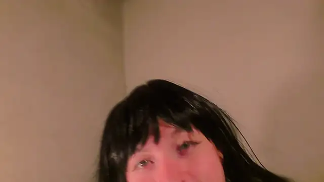 Snapshot of anitasmiles chatting on October 31, 7:31 am anitasmiles online show from October 31, 7:31 am