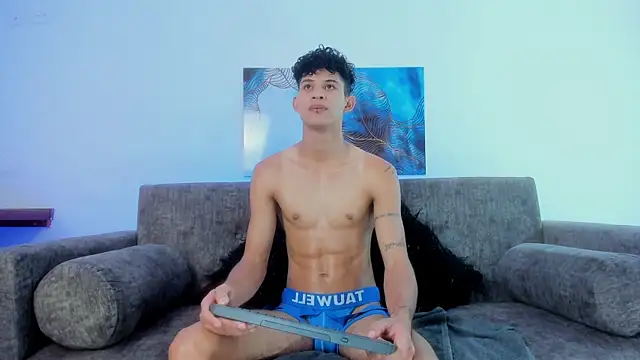 KamiSuarez online show from November 25, 6:30 pm