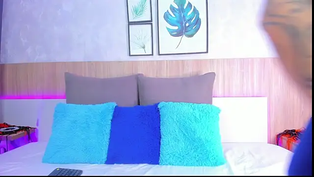 Snapshot of Alanna-Hank chatting on October 29, 2:58 am Alanna-Hank online show from October 29, 2:58 am