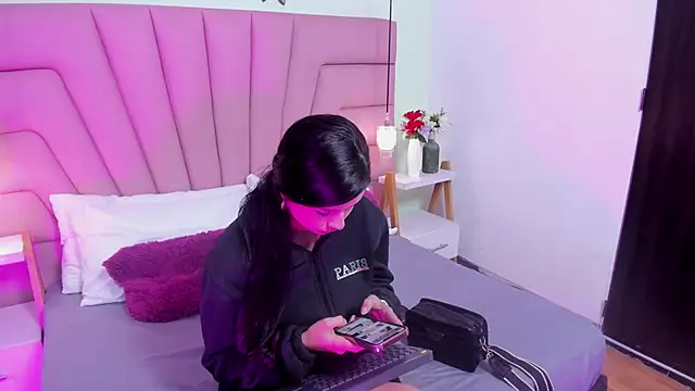 Snapshot of Kim_Luna1 chatting on February 14, 3:09 pm Kim Luna1 online show from February 14, 3:09 pm