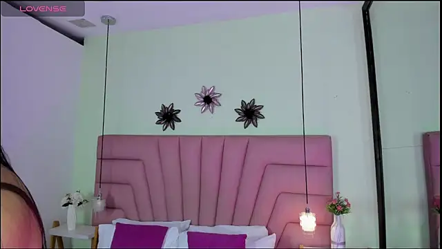 Kim Luna1 online show from May 7, 3:45 am