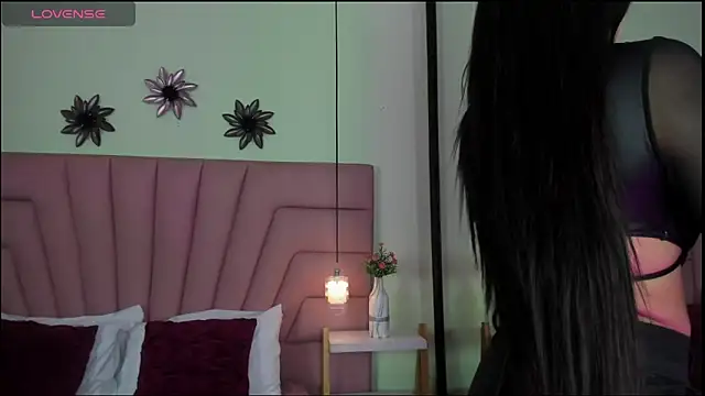 Kim Luna1 online show from May 8, 3:56 am