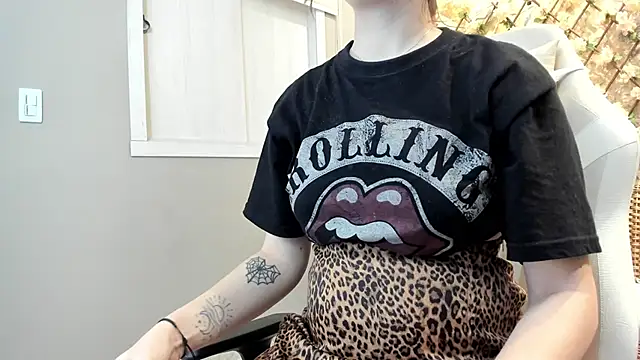 DakotaRussell  online show from December 1, 11:04 am