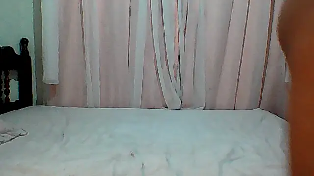 HotGiirl2025 online show from December 23, 4:21 am