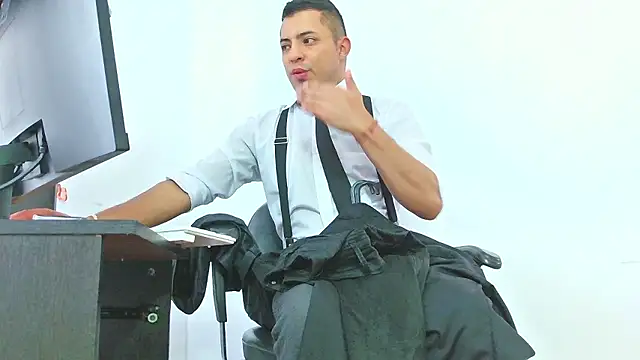 Snapshot of Mike_Fetiche chatting on January 13, 4:34 pm Mike Fetiche online show from January 13, 4:34 pm