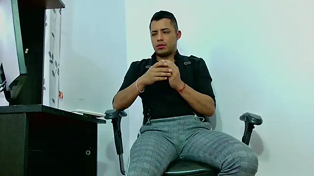 Snapshot of Mike_Fetiche chatting on January 15, 12:10 pm Mike Fetiche online show from January 15, 12:10 pm