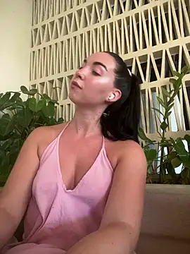 Snapshot of Bae_Belle chatting on February 2, 3:49 am Bae Belle online show from February 2, 3:49 am