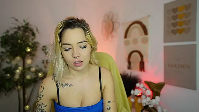 Snapshot of Anabel_Moon chatting on October 30, 2:18 pm Anabel Moon online show from October 30, 2:18 pm