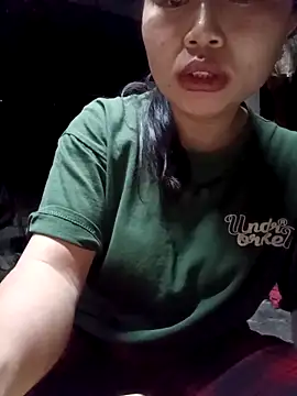 Snapshot of yoyo-mi chatting on April 19, 7:18 am yoyo-mi online show from April 19, 7:18 am
