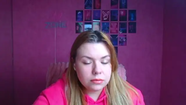 Snapshot of SusannaNight chatting on February 2, 6:12 am SusannaNight online show from February 2, 6:12 am