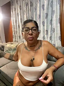 Snapshot of solmorochia chatting on January 8, 2:14 am solmorochia online show from January 8, 2:14 am