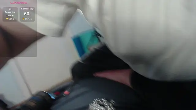 Snapshot of Moon_foxes chatting on January 13, 11:37 am Moon foxes online show from January 13, 11:37 am