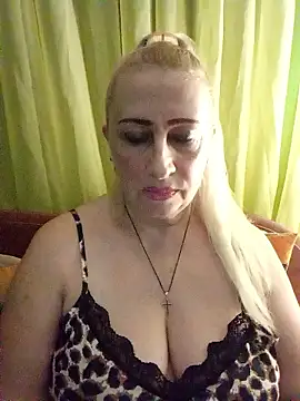 Snapshot of Esenia505 chatting on January 13, 3:17 pm Esenia505 online show from January 13, 3:17 pm