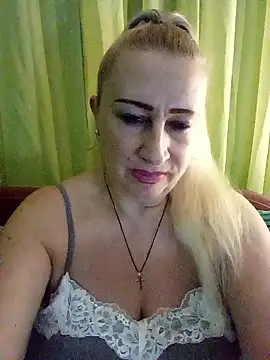 Snapshot of Esenia505 chatting on January 19, 9:24 am Esenia505 online show from January 19, 9:24 am